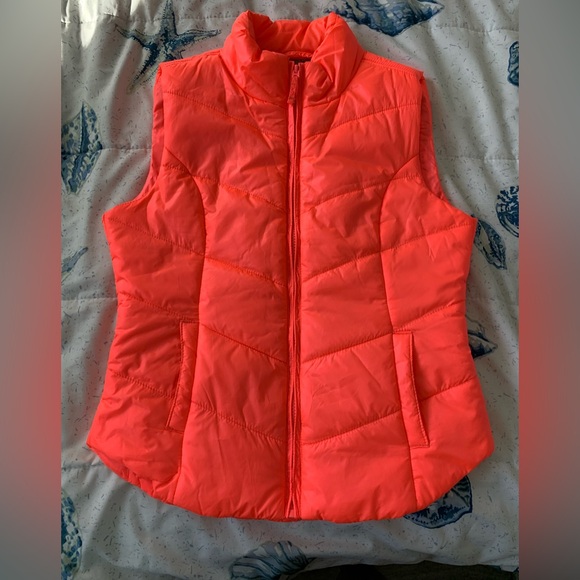 Aeropostale Hot Pink Quilted Vest size Medium - Picture 1 of 5